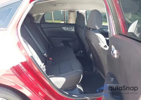 2021 Kia Forte Lxs z USA, uszkodzony, nr VIN 3KPF24AD8ME373412